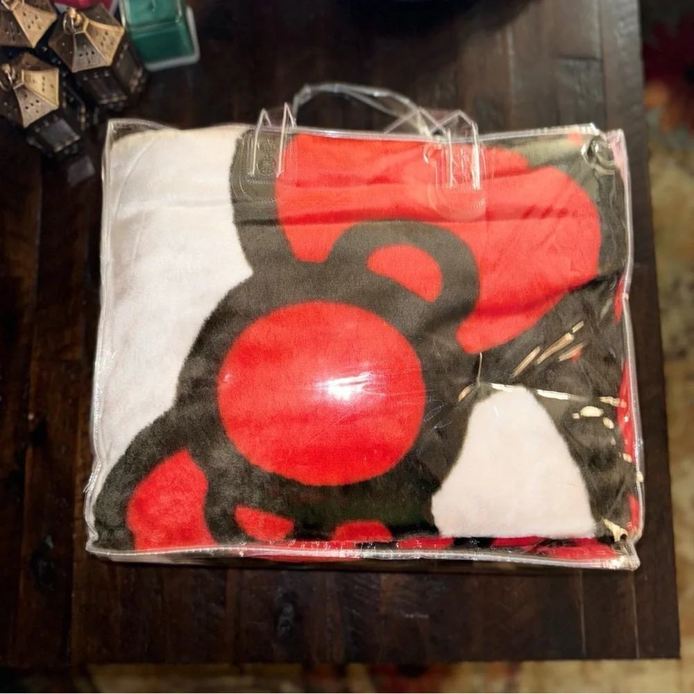 HELLO KITTY By Sanrio TWIN RASCHEL BLANKET 55 IN x 75 IN New - Picture 2 of 7